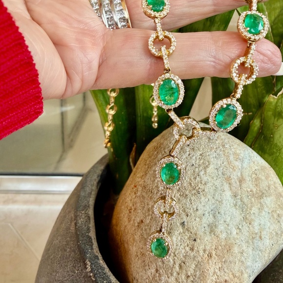 Effy 14 karat gold 8 carats  emerald and diamond  Necklace - Picture 4 of 14
